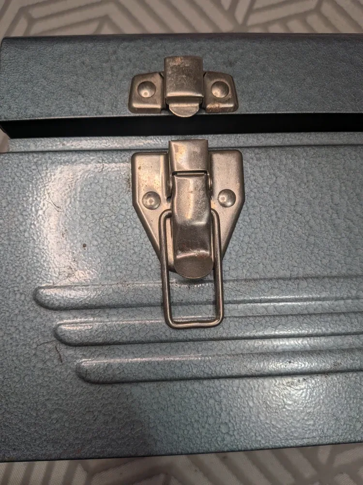 Vintage Cdn made Beach Industries Tool Box 19" x 7" image indicator(5)