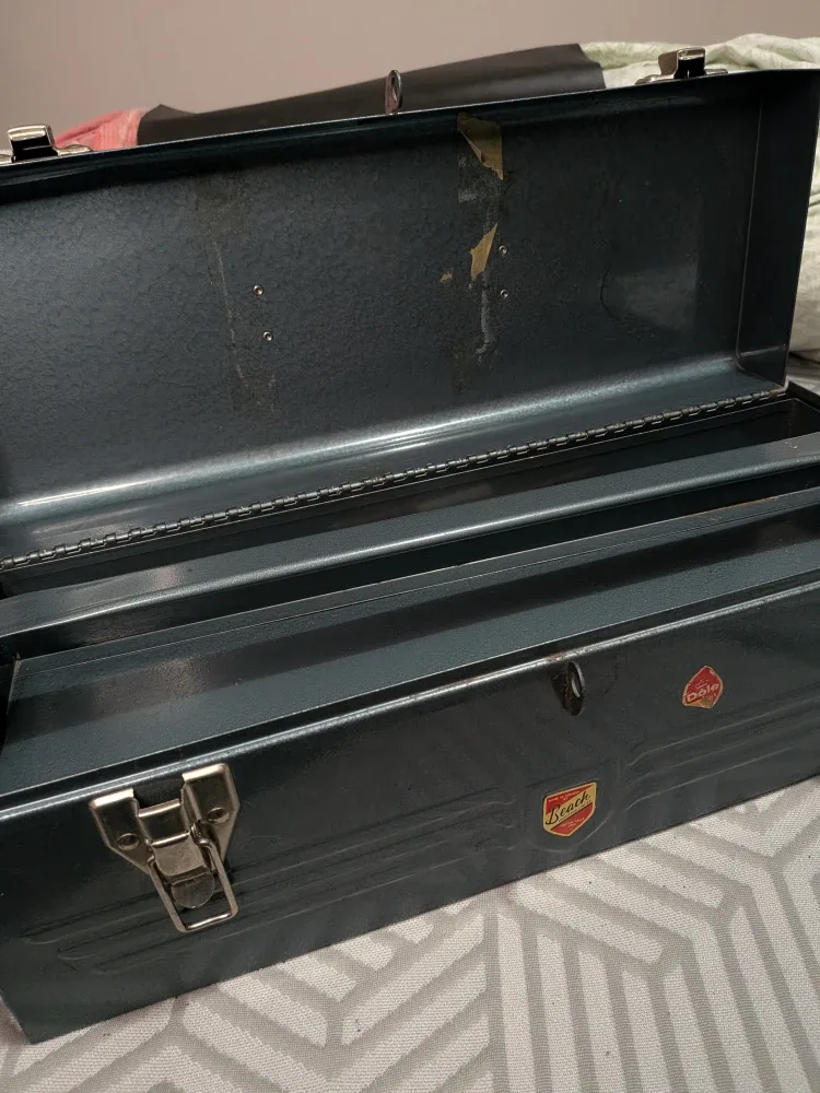 Vintage Cdn made Beach Industries Tool Box 19" x 7" image indicator(10)