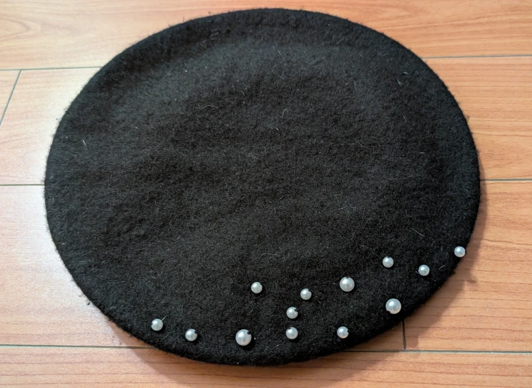 Black Beret with Pearl Details - photo 2