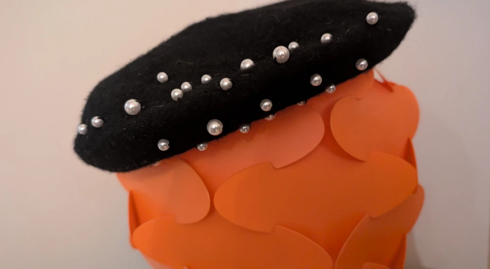 Black Beret with Pearl Details - photo 4