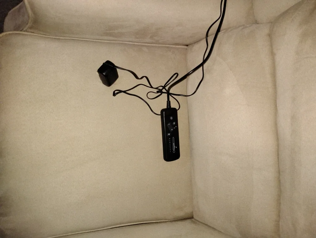 Reclining Massage Chair with Remote image indicator(3)