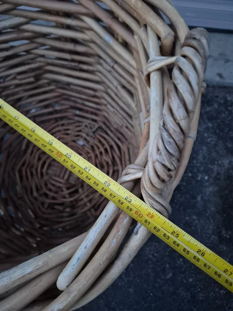 Giant wicker basket. 23 inch image indicator(4)