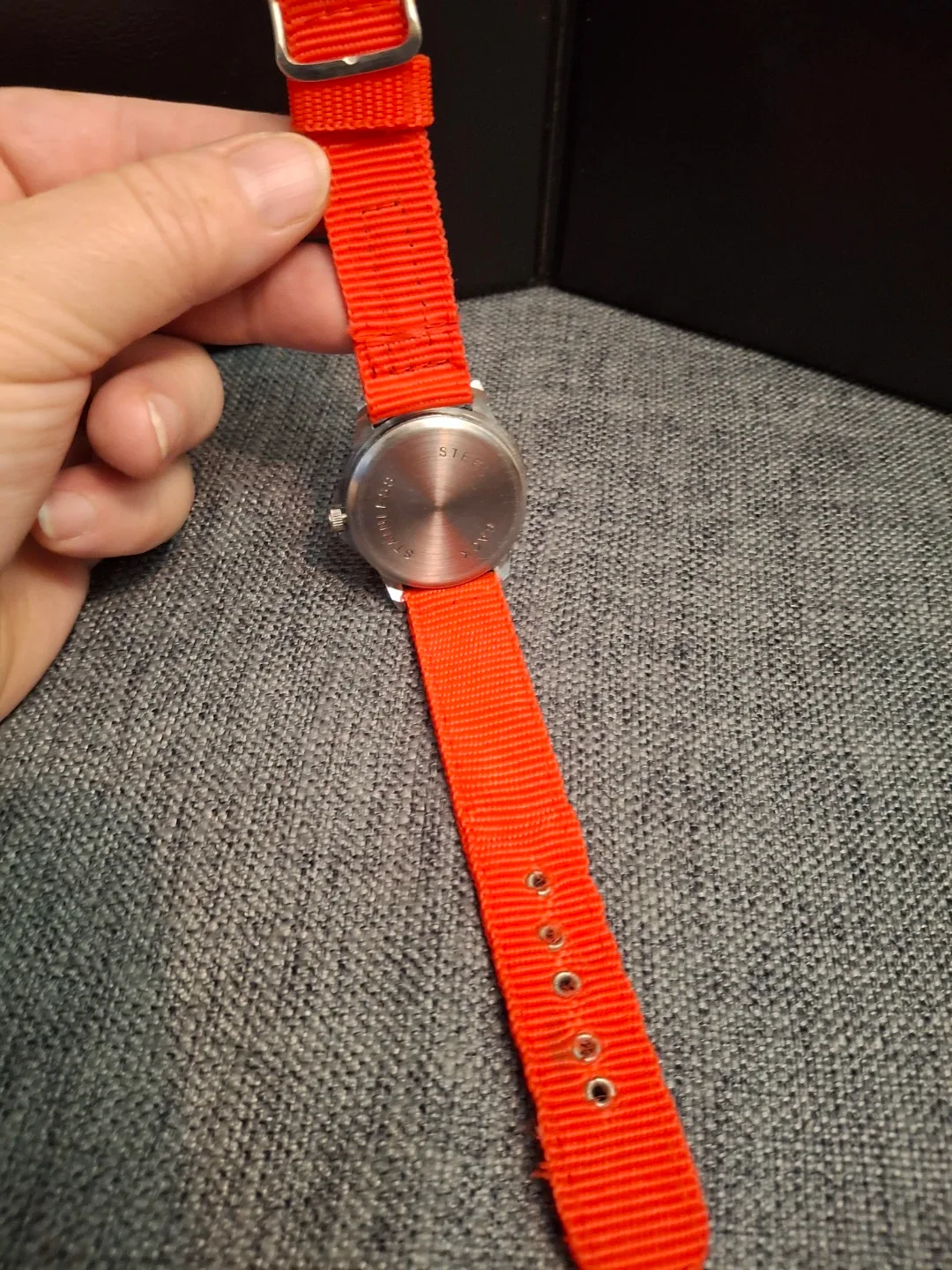 Canada Watch with Red Strap image indicator(4)