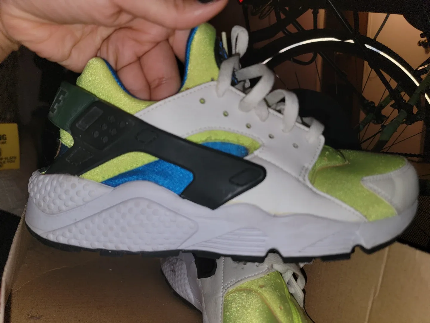 Nike Air Huarache Volt 2018 Size 9.5 image indicator(3)