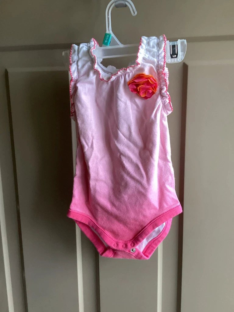 Girls sz 6 months onesies $3 each - photo 4