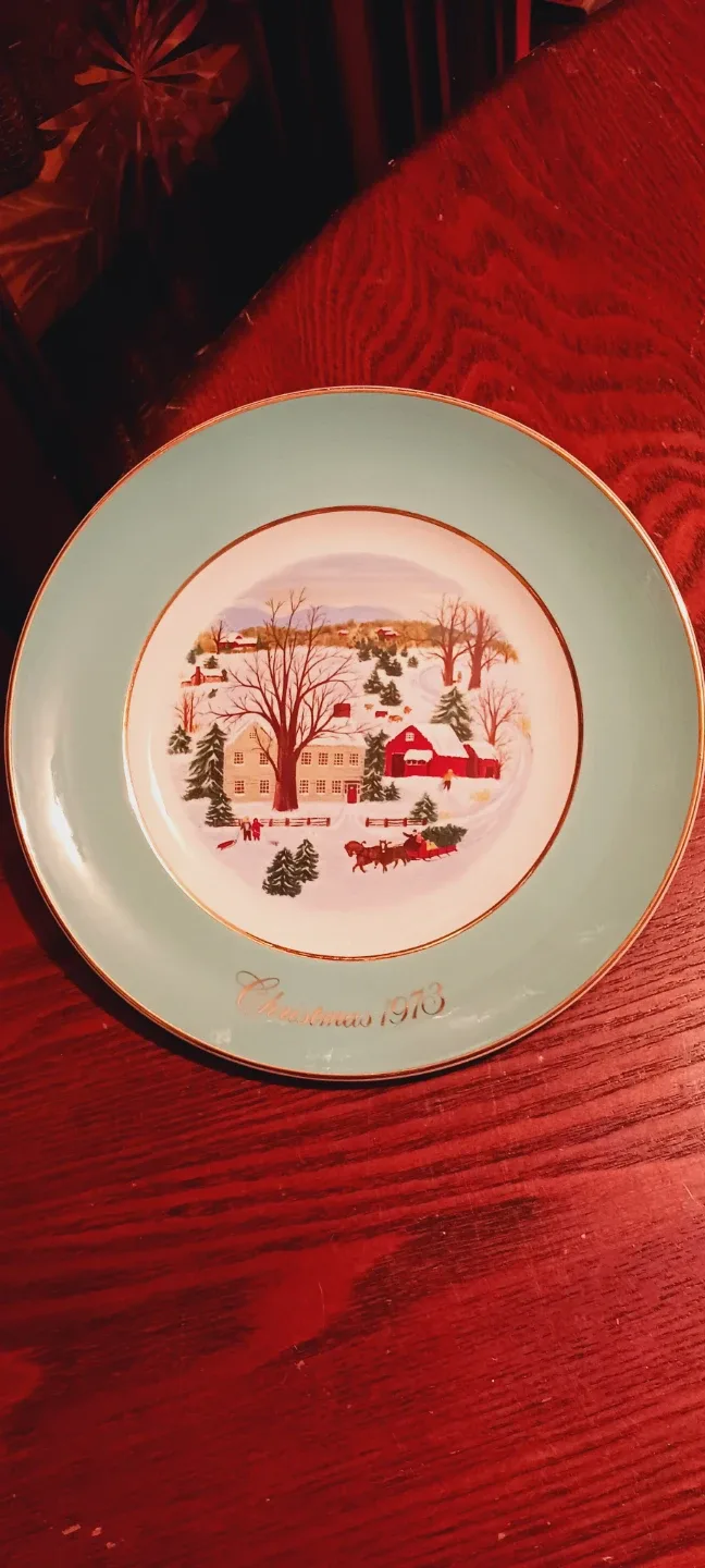 Collectible 1973. 🎄Christmas Wedgwood Plate thumbnail