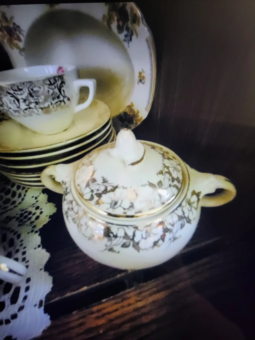 Vintage Floral China Set image indicator(4)