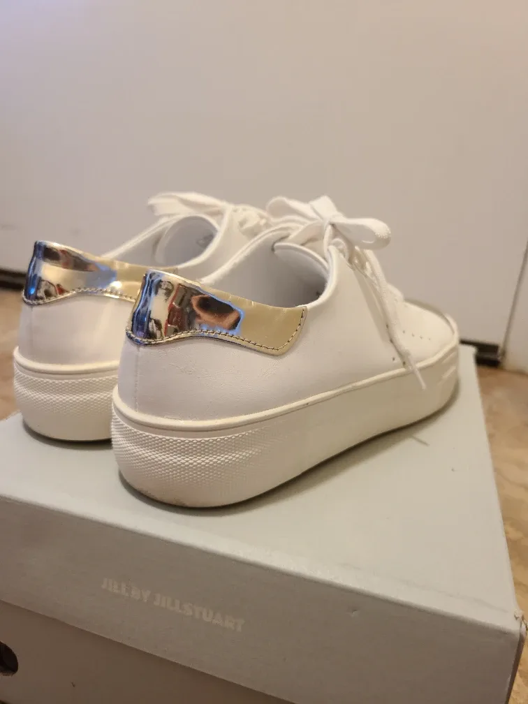 Jill by Jill Stuart White & Gold Sneakers image indicator(7)