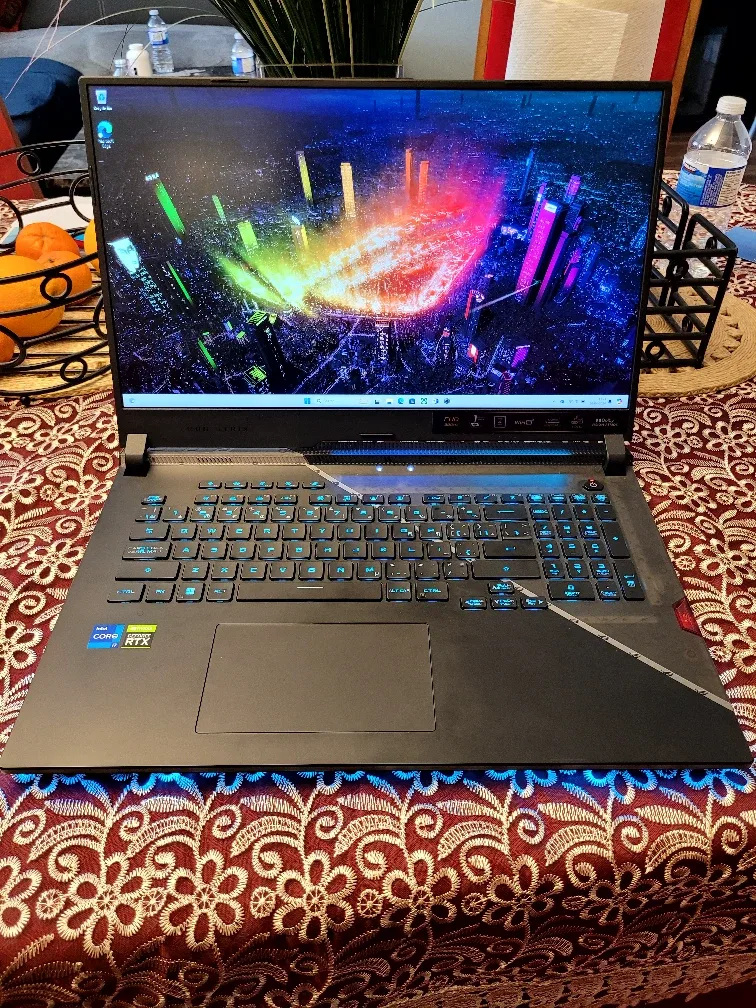 ASUS ROG Strix Gaming Laptop image indicator(9)