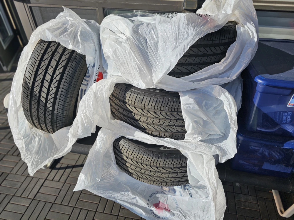 245 / 50 / 19 Bridgestone Dueler All Season Tires - photo 3