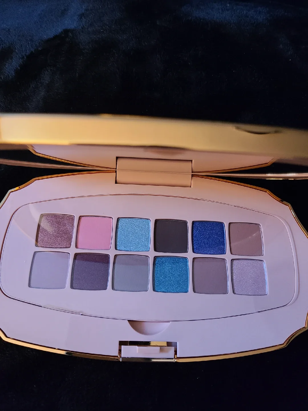 Gucci Gorgeous Flora Eyeshadow Palette thumbnail