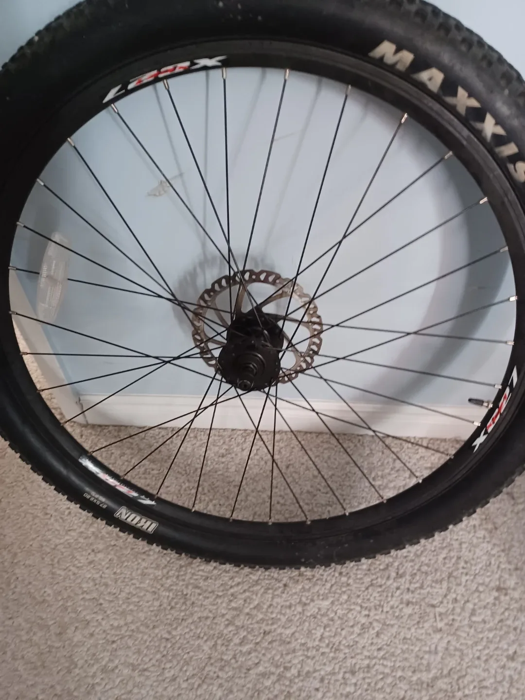 Maxxis Ikon 27.5x2.20 Tire on Wheel