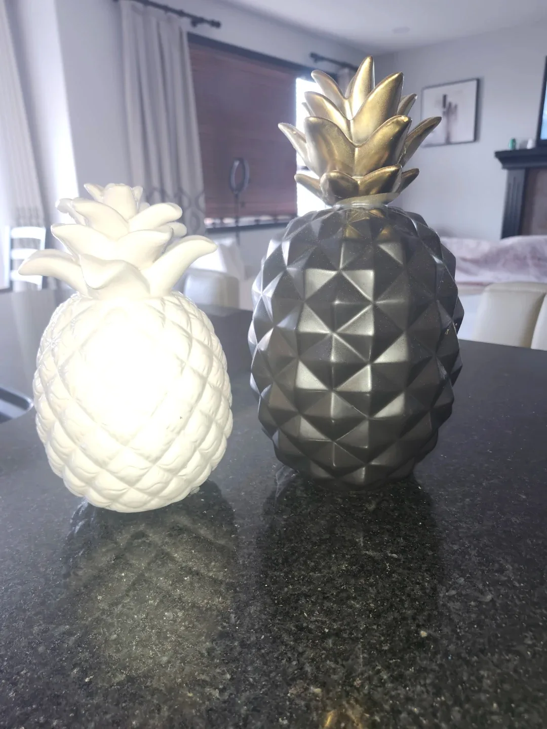 Pineapple Decor - Black & White image indicator(2)