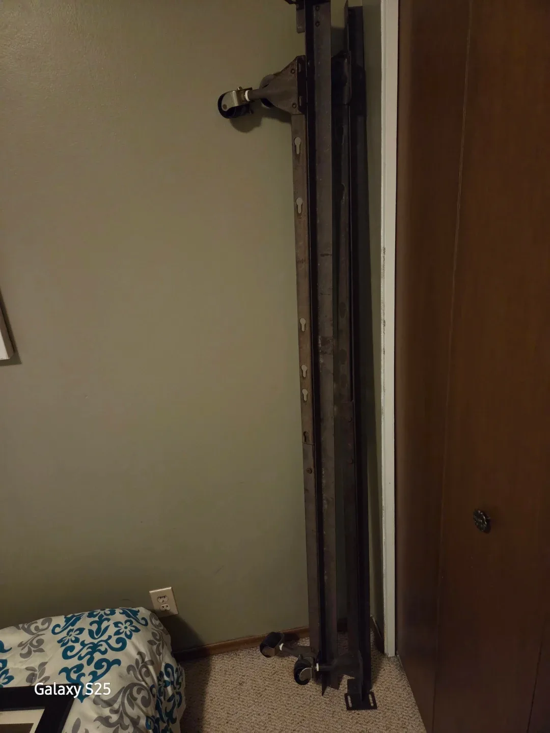 Queen Size Metal Bed Frame image indicator(2)