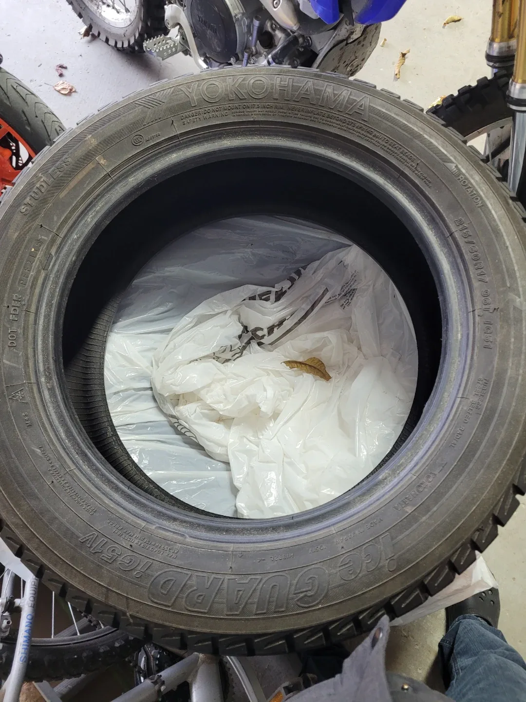 Yokohama IceGuard G51V Tire 215/60R17 image indicator(2)