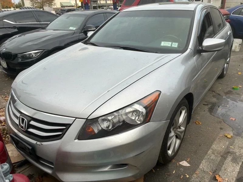 Honda Accord Silver Sedan - 114358 Miles image indicator(3)