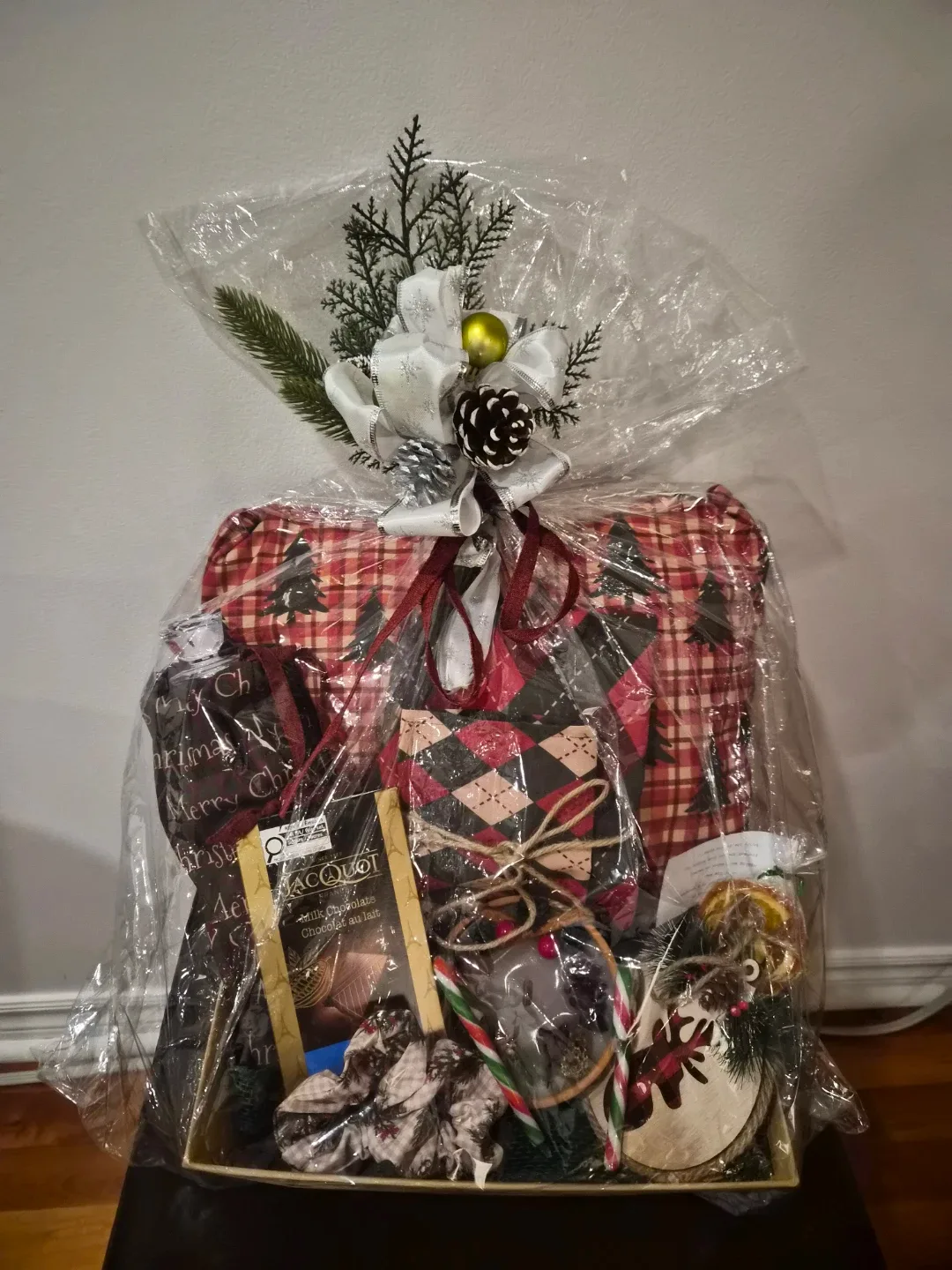Handmade Christmas Gift Basket image indicator(2)
