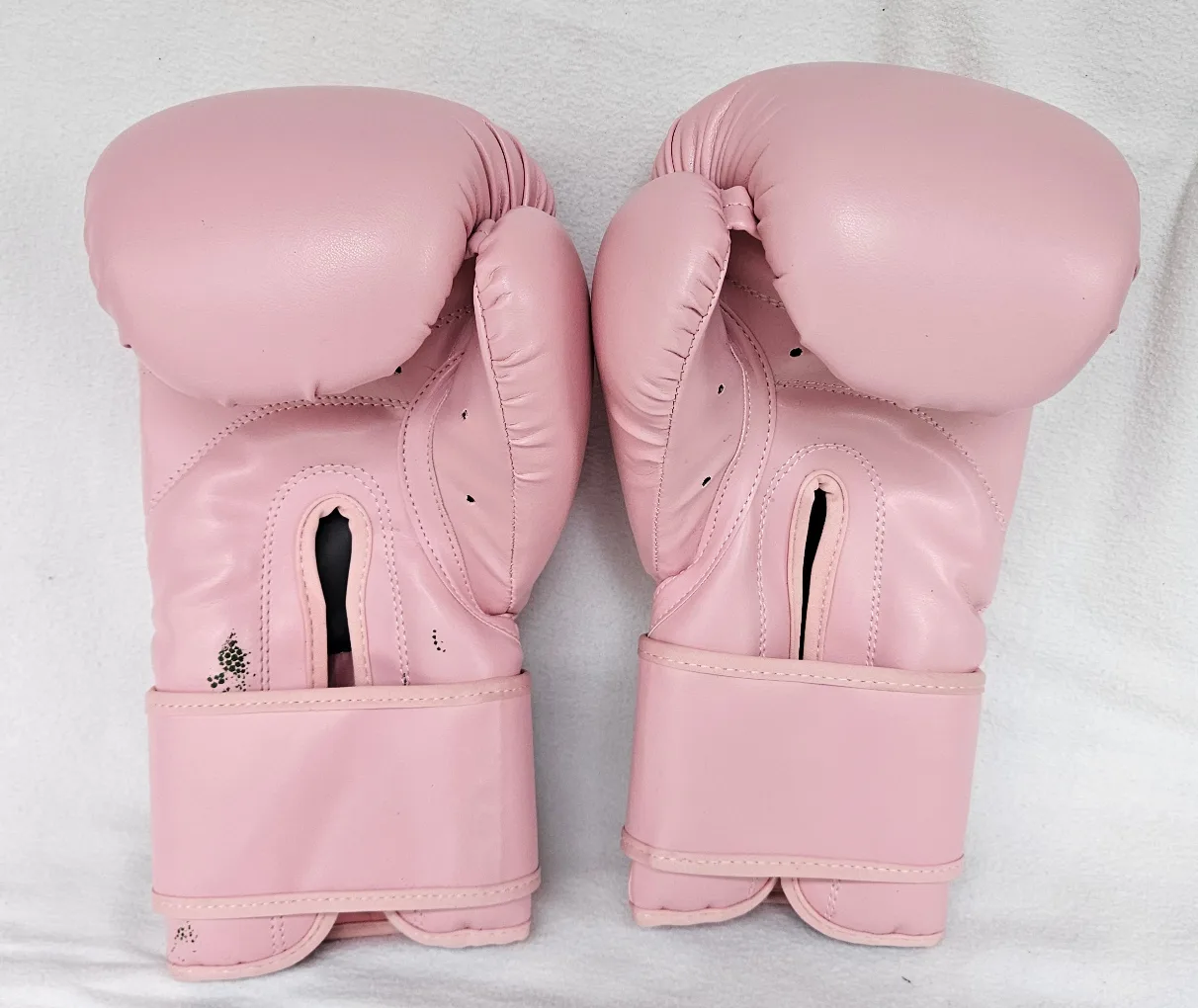Century, I LOVE KICKBOXING 12oz Boxing Gloves Pink Like New image indicator(2)