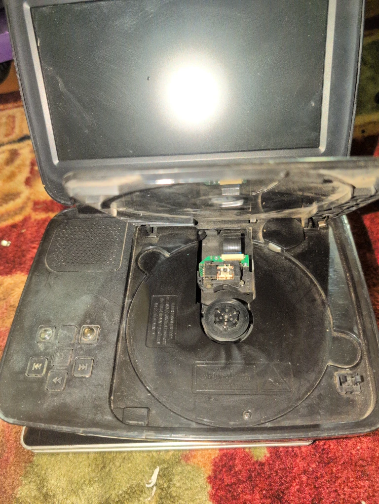 RCA Portable DVD Player - photo 2