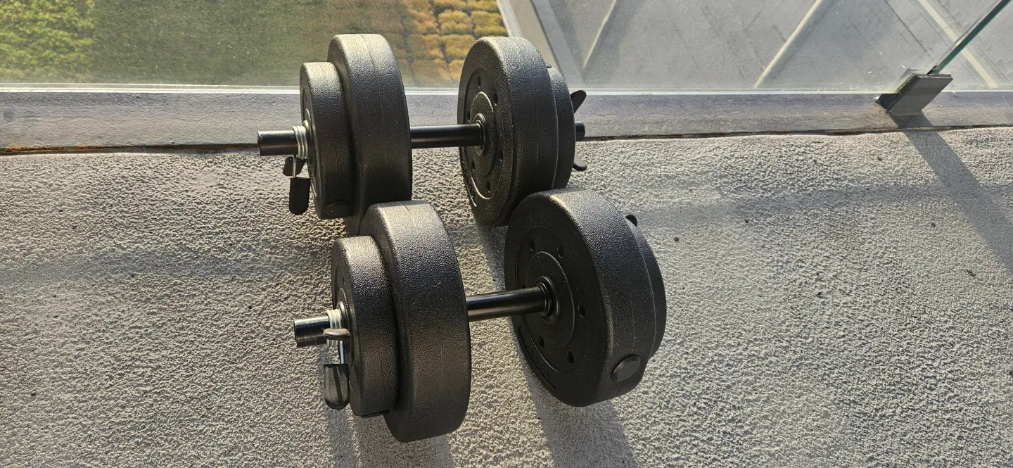 ADJUSTABLE DUMBELL SET  Perfect condition 