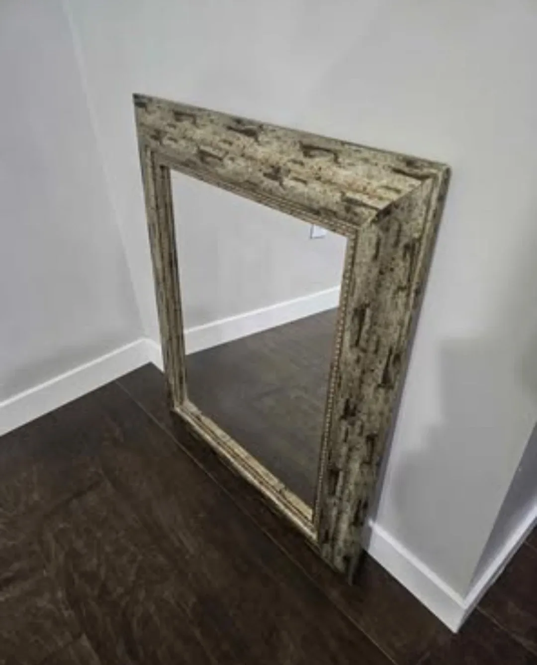 Beautiful mirror size in pictures (like new) image indicator(3)