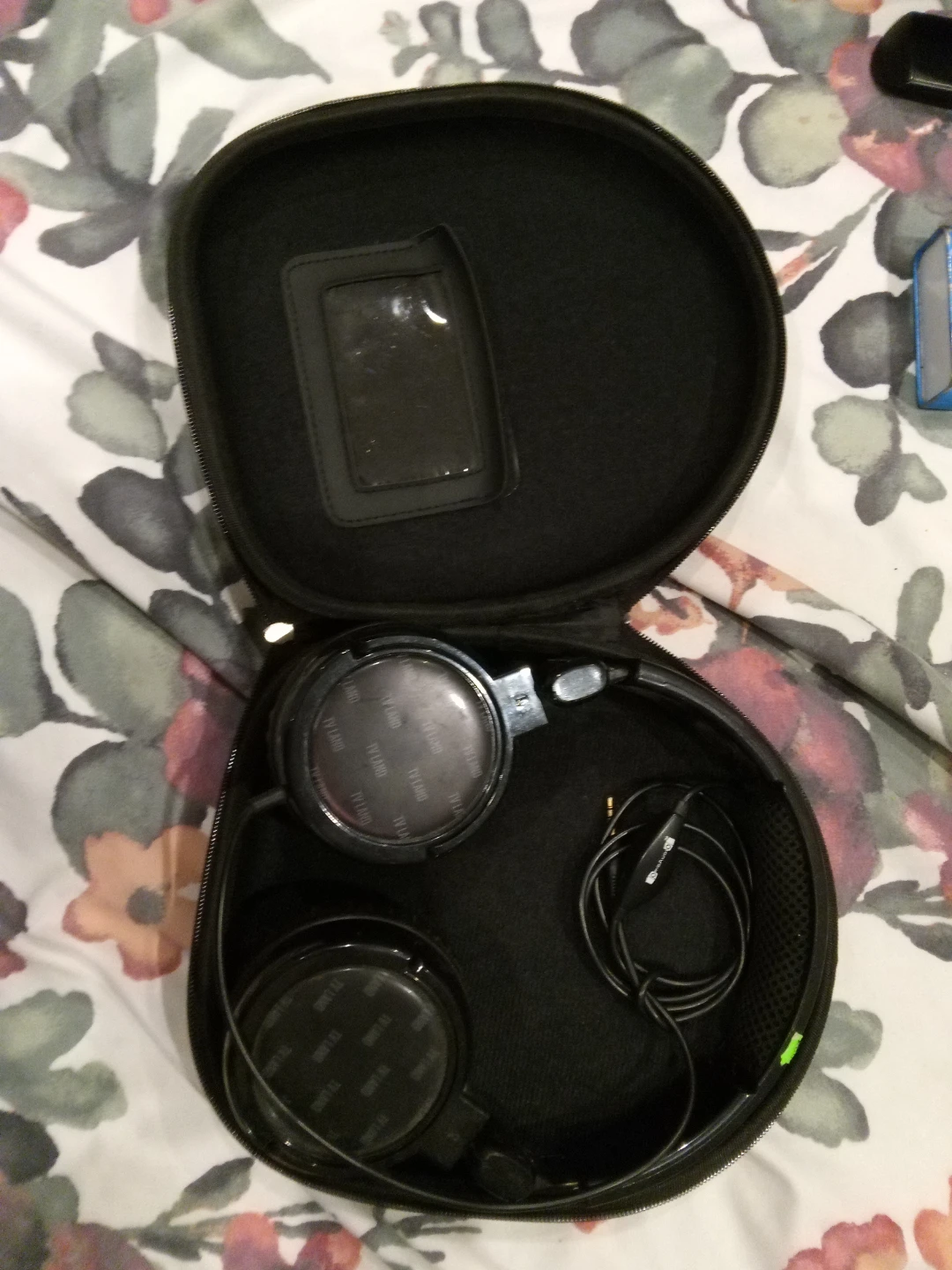 TV LAND Headphones with Case