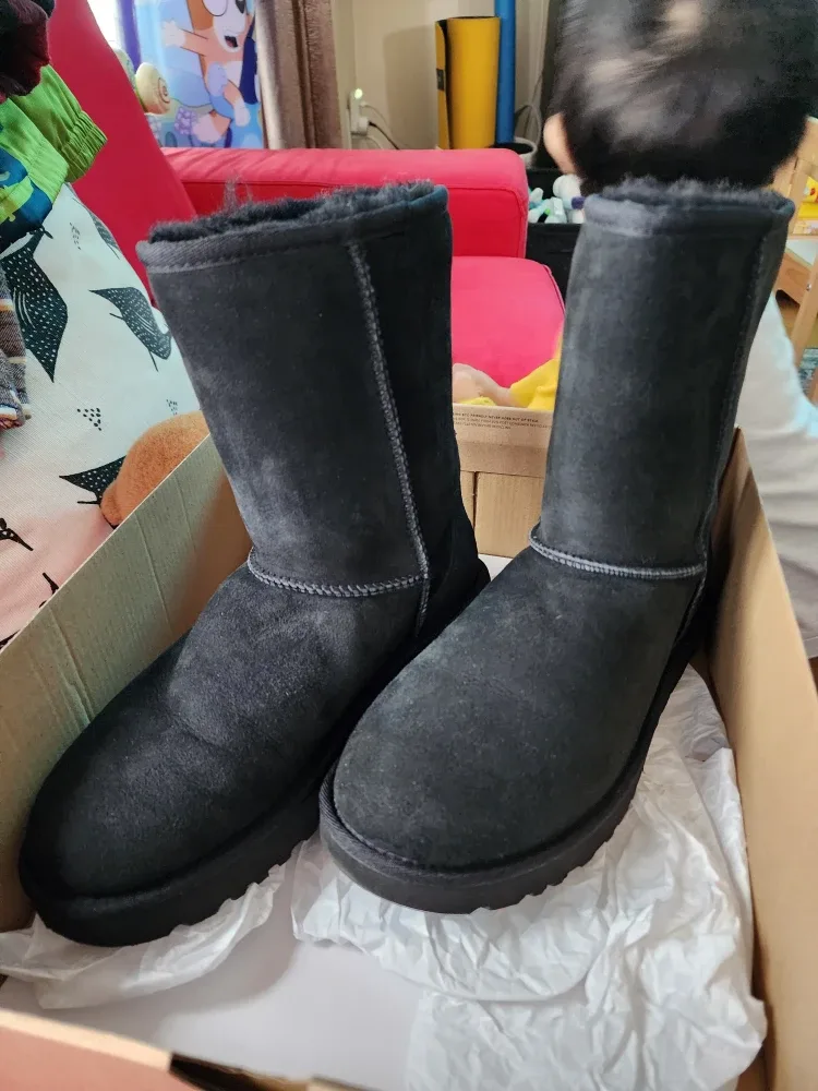 UGG W Classic Short II Black Boots - Size 9