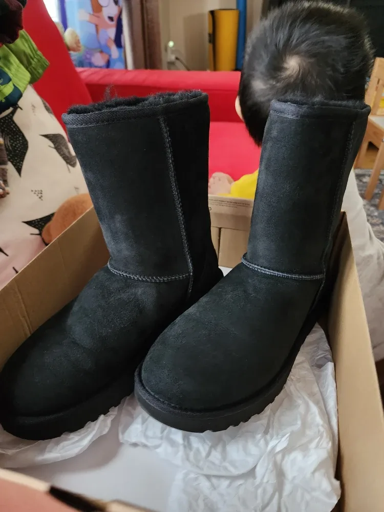 UGG W Classic Short II Black Boots - Size 9 image indicator(2)