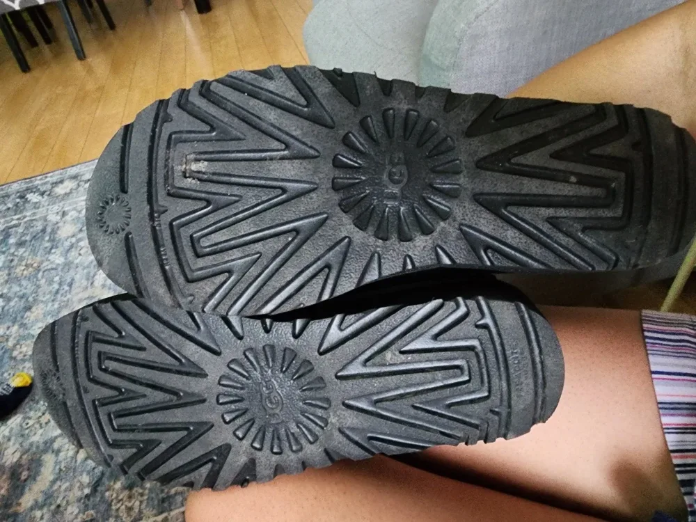 UGG W Classic Short II Black Boots - Size 9 image indicator(3)