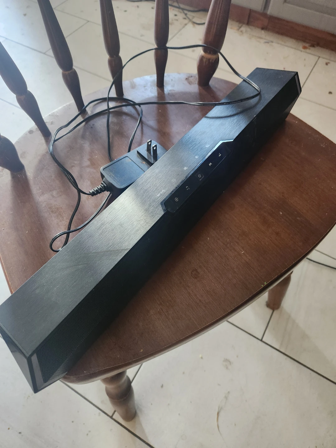 Blackweb BWA18HO012C Soundbar with Adapter