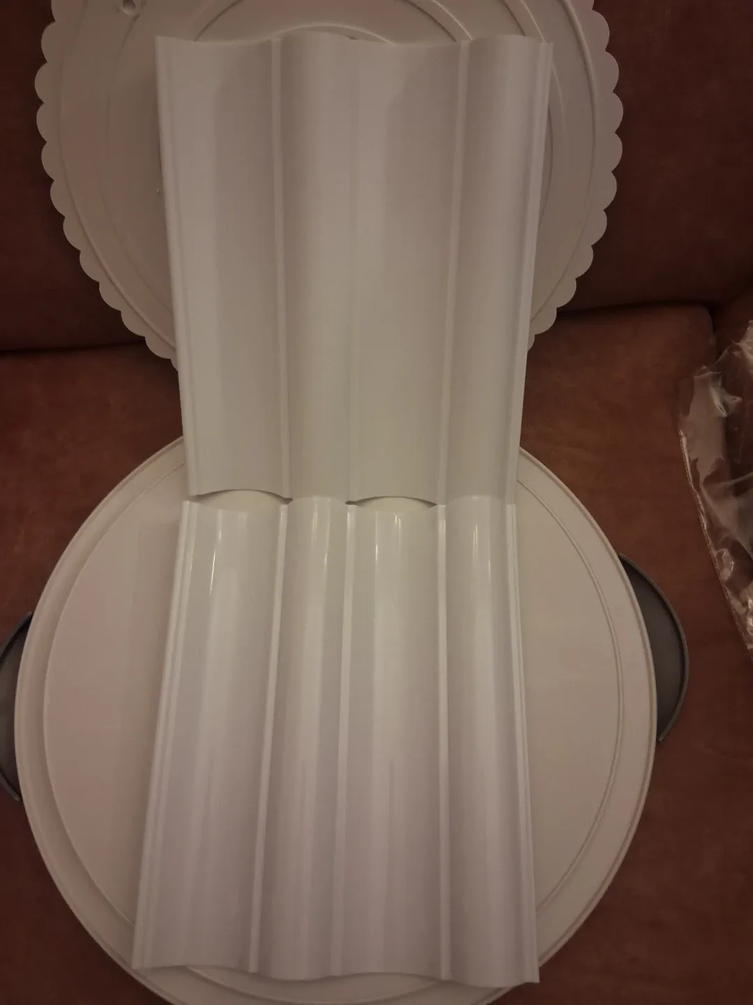 Cake Carrier w/ Lid, 12" Wilton Cake Plate & Flower Formers🥕 image indicator(2)