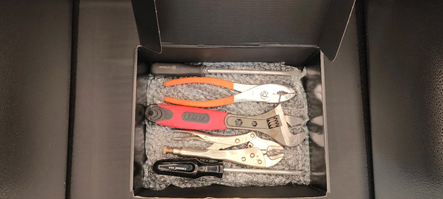 Mixed Tool Set - Screwdrivers, Pliers, Wrench image indicator(7)