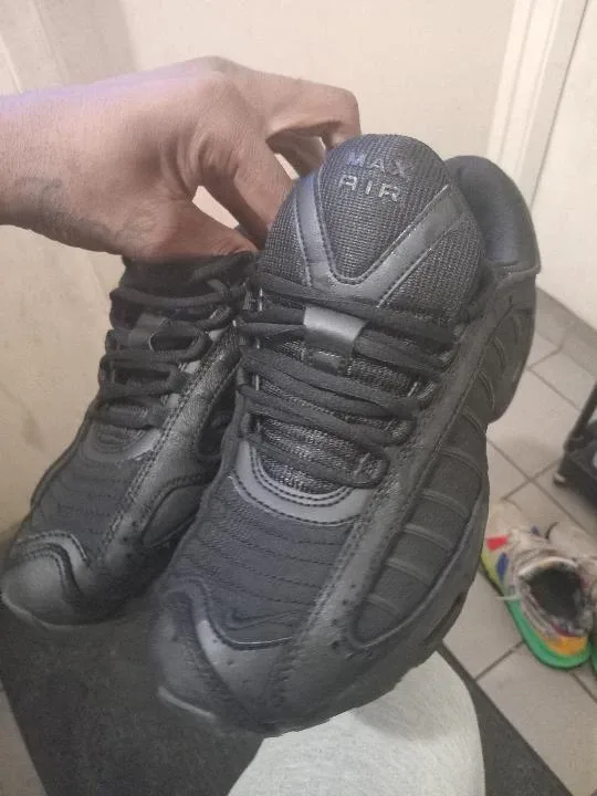 size 9.5 nike thumbnail