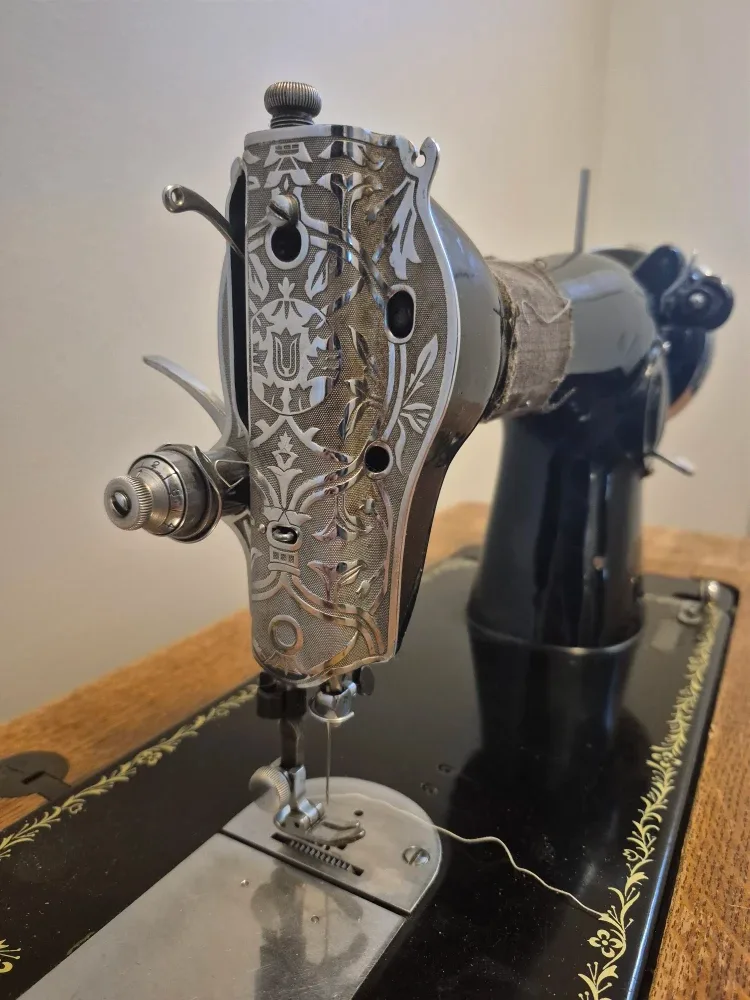 Antique 'Comrie' Treadle Sewing Machine image indicator(7)