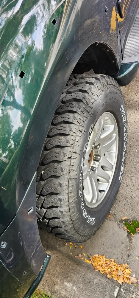 Toyota Sequoia SUV - Green image indicator(5)