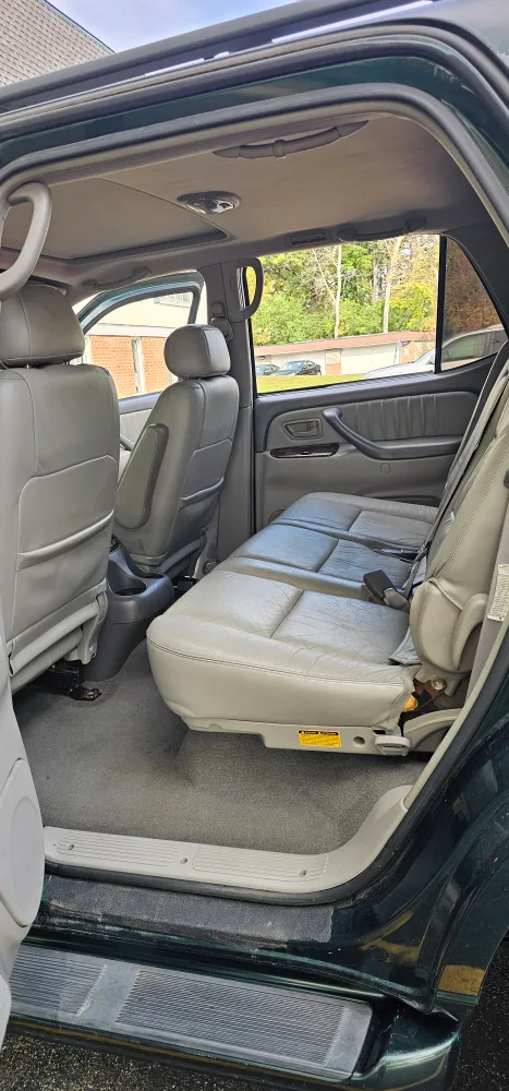 Toyota Sequoia SUV - Green image indicator(7)