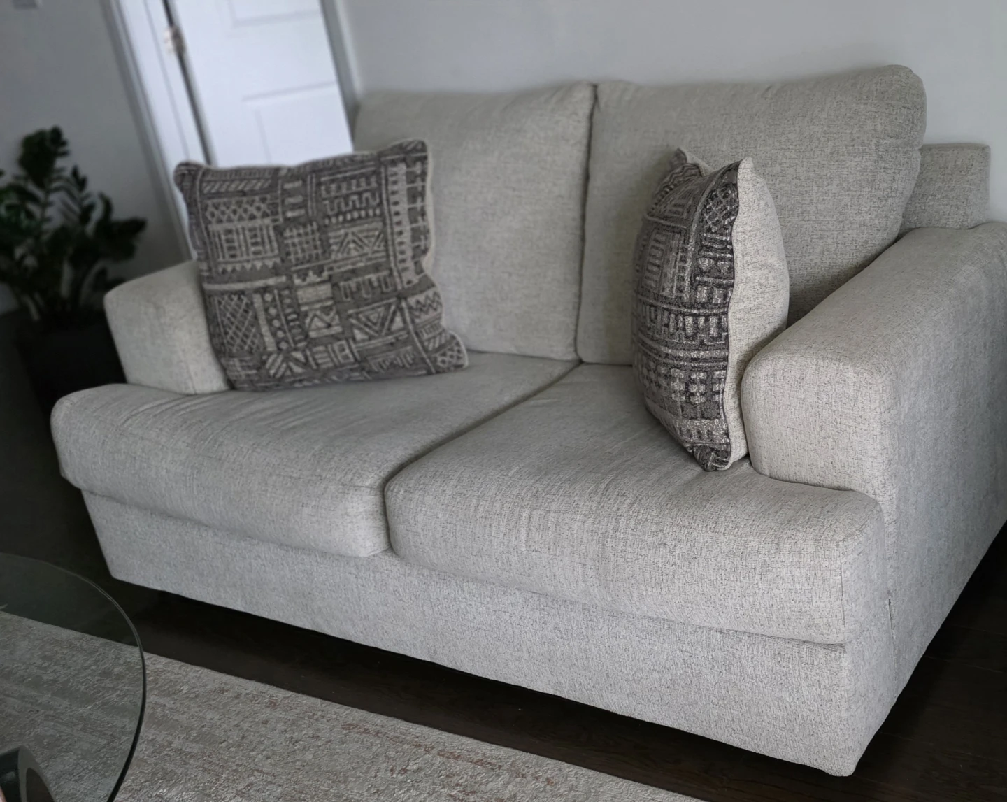✨ Ashley Loveseat – Excellent Condition.