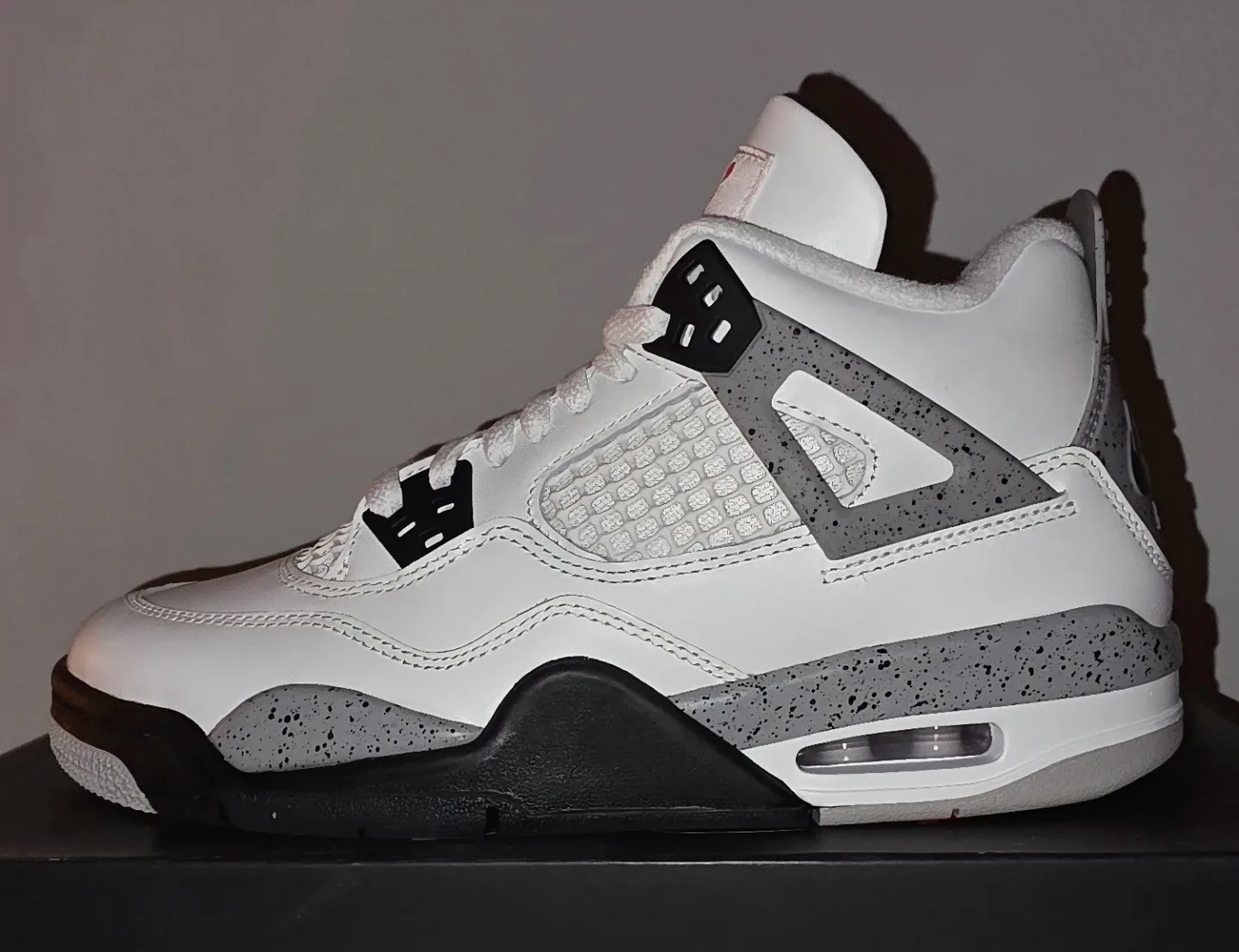 AIR JORDAN 4 RETRO OG - WHITE CEMENT -YOUTH SIZE 5 image indicator(3)