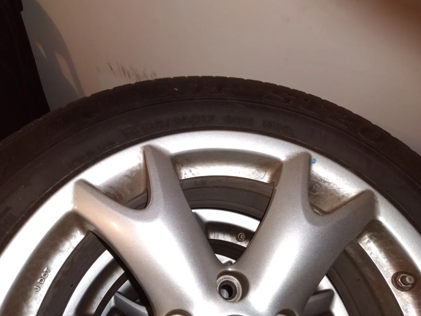 4 Dunlop Tires + 4 wheels - 225/50R17 image indicator(4)