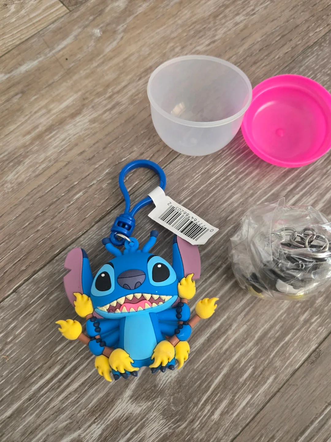 Badtz-Maru & Stitch keychains image indicator(2)
