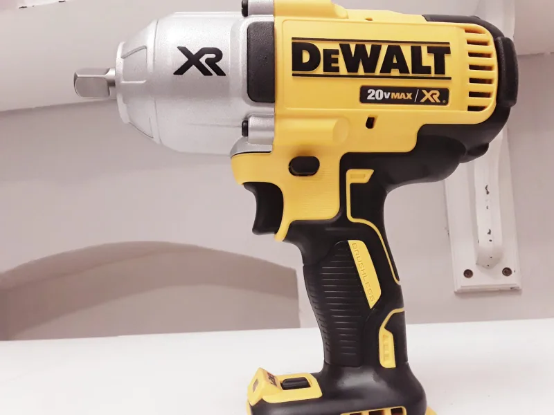 20V Max DeWalt XR -HIGH TORQUE 1/2" Impact Wrench