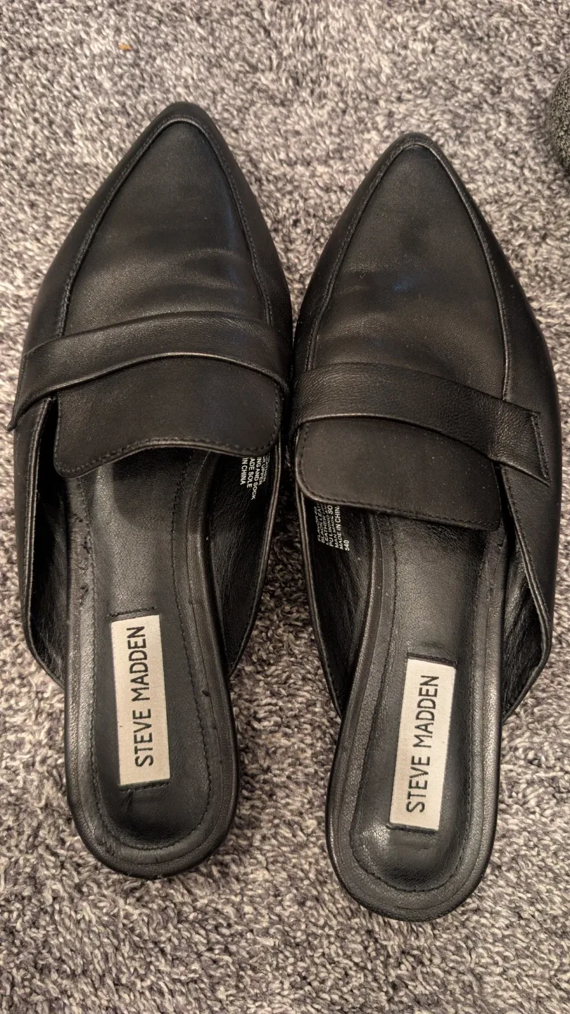 Steve Madden Black Pointed Toe Mules, Size 8.5 image indicator(2)