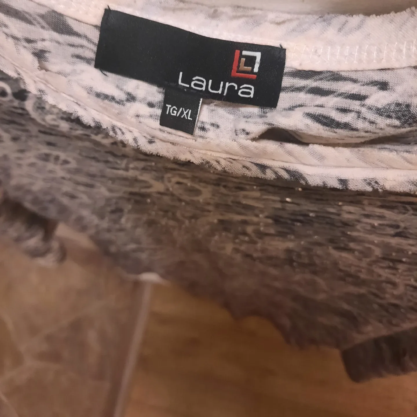 Laura Blouse pick up only in st.albert image indicator(3)