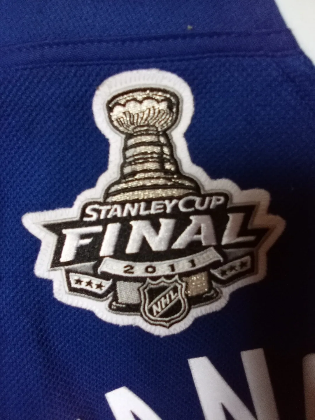 Stanley Cup Luongo #1 Vancouver Canucks Jersey XL image indicator(3)