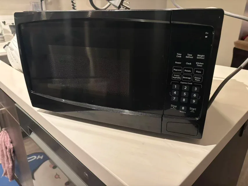 Danby 0.7 cu ft Microwave Oven - Black image indicator(2)