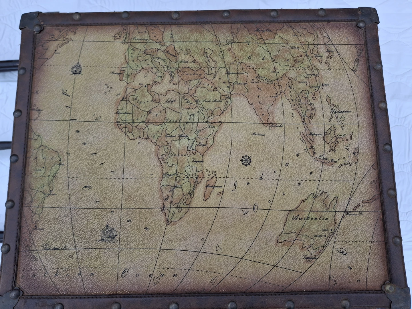 World Map Storage Trunk with Stand - photo 5