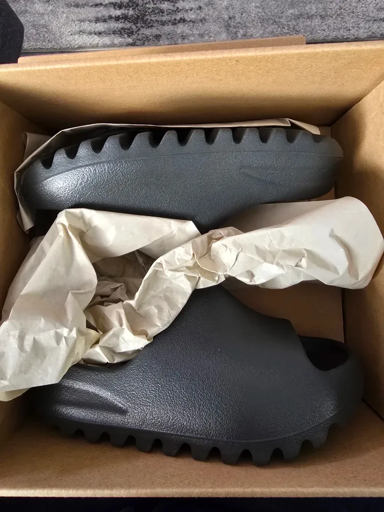 Adidas YZY Slide Kids Size 11K image indicator(2)