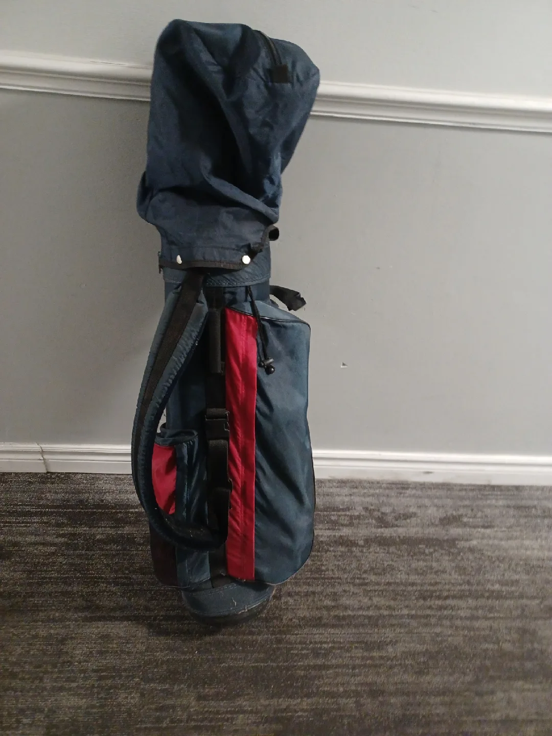 Set of Golf Clubs with Balls & Tees image indicator(9)