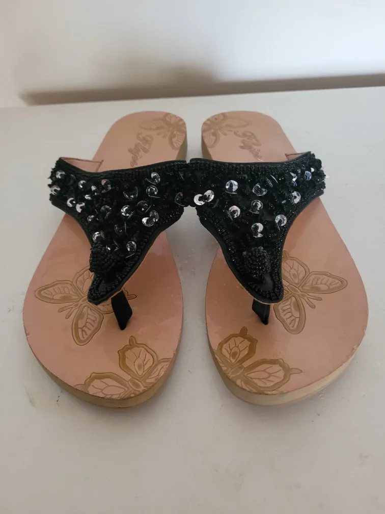 Flojos Sandals - Size 8 🥕