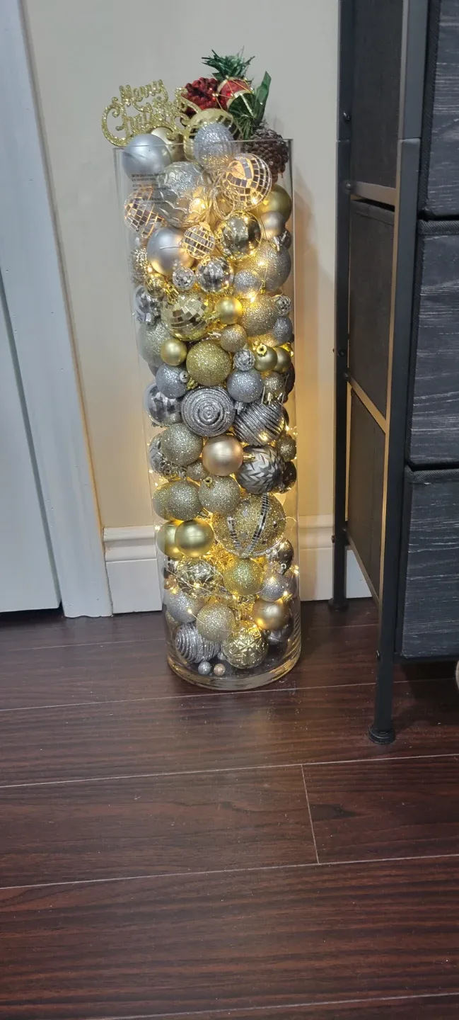 Christmas Ornament Filled Vase image indicator(3)